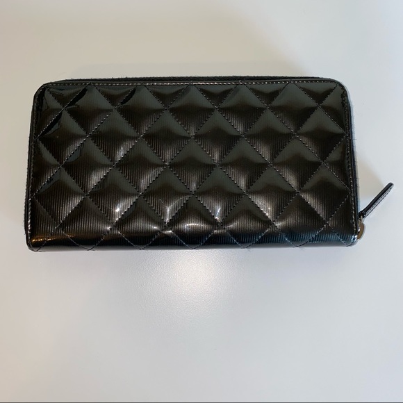🌴SOLD🌴 Authentic Chanel Zippy Wallet Black/Grey Patent Striped long zip SHW - Picture 2 of 12